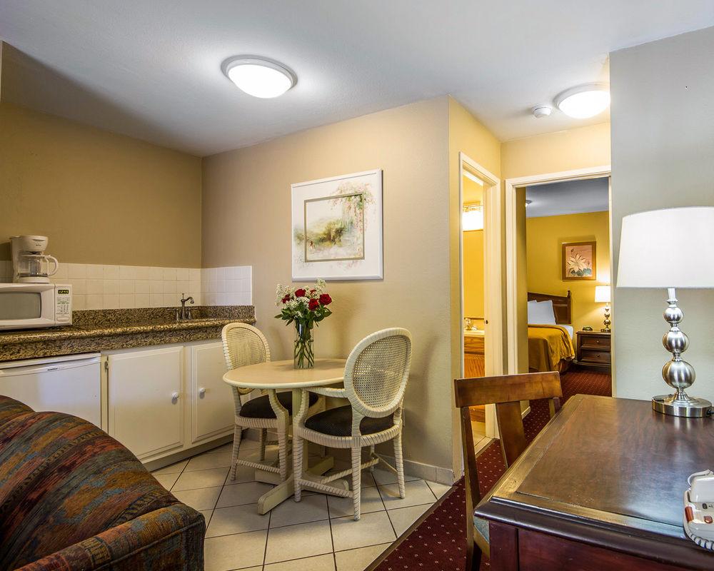 Scottish Fairway Inn Monterey Eksteriør billede