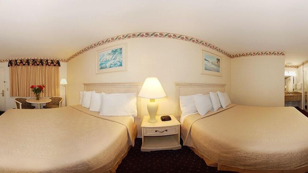Scottish Fairway Inn Monterey Eksteriør billede