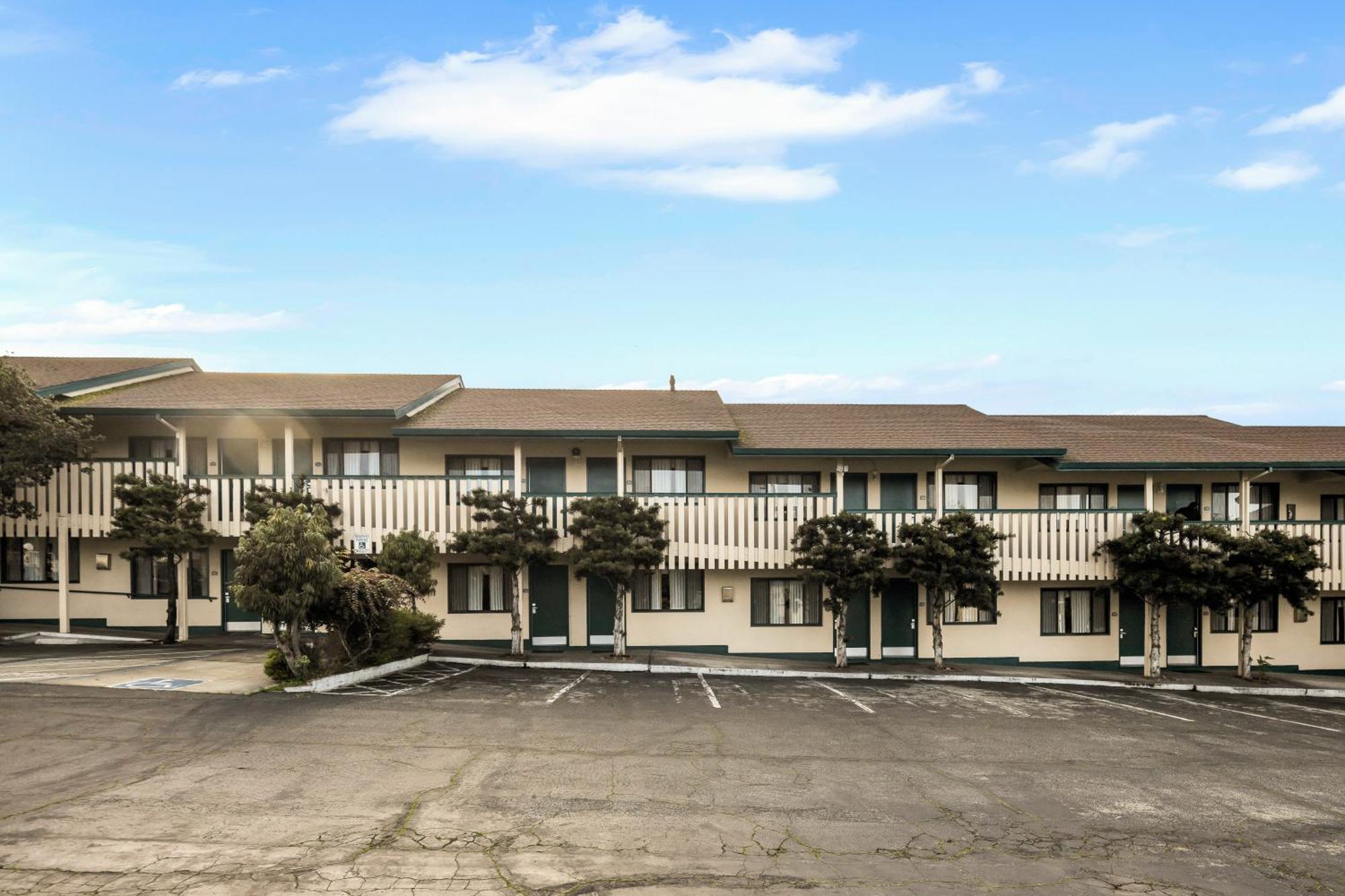 Scottish Fairway Inn Monterey Eksteriør billede