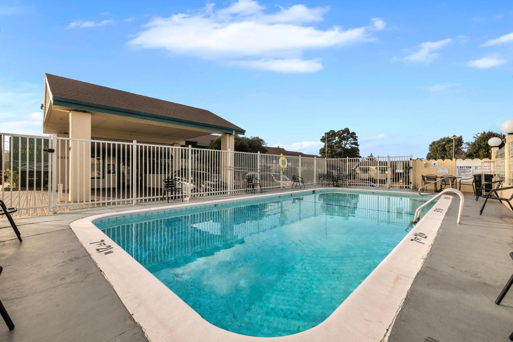 Scottish Fairway Inn Monterey Eksteriør billede